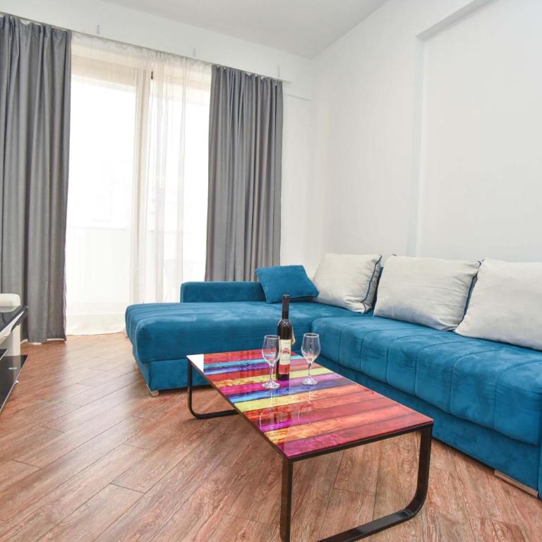 Victoria Center Apartments - One-Bedroom Apartment with Terrace and City View - 14