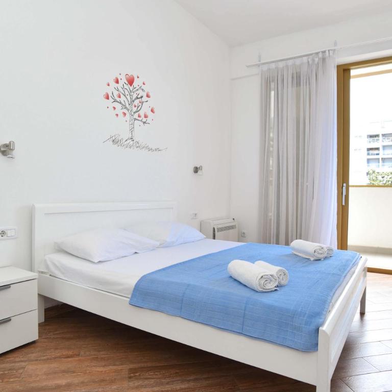 Victoria Center Apartments - One-Bedroom Apartment with Terrace and City View - 17