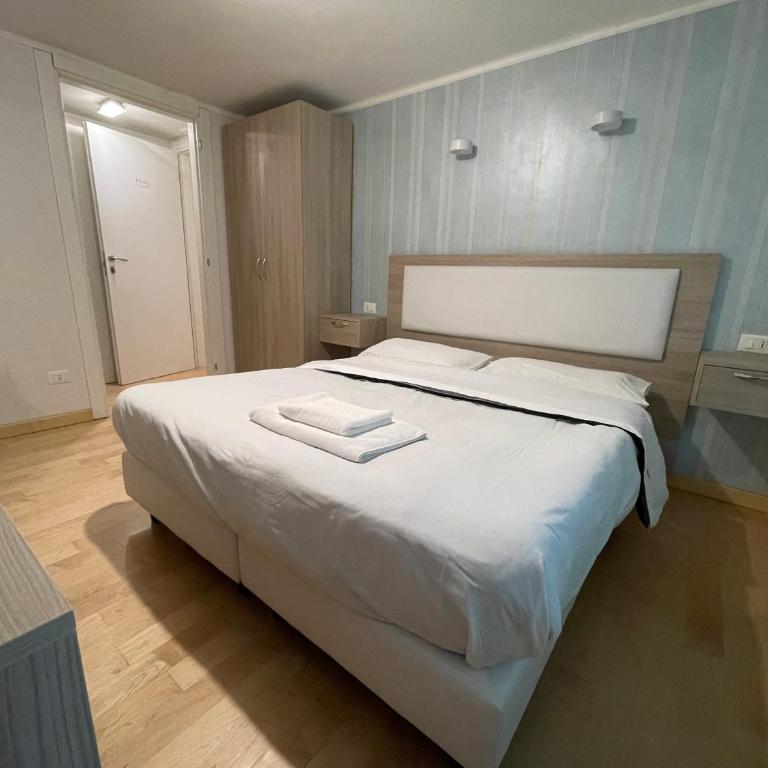 Luciano Laterani Guest House - Camera Matrimoniale/Doppia con Letti Singoli con Bagno Privato - 3