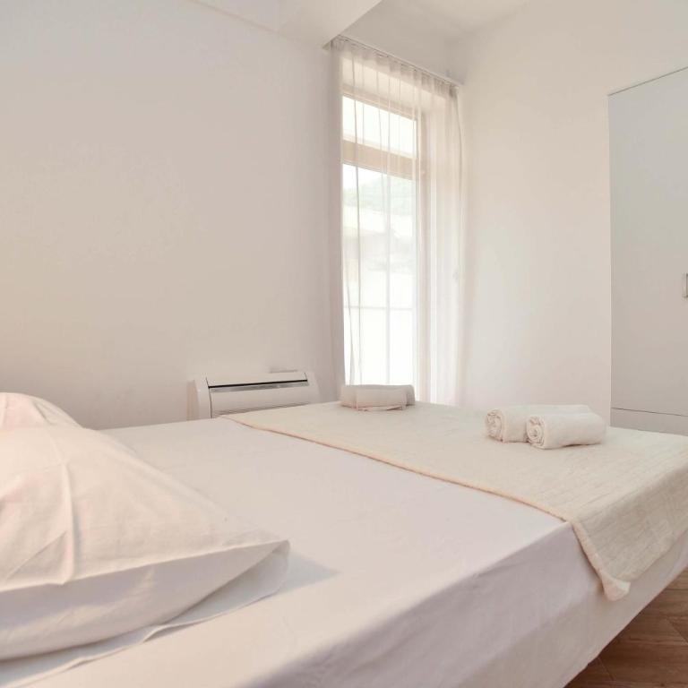 Victoria Center Apartments - Two-Bedroom Apartment with Terrace and City View - 18