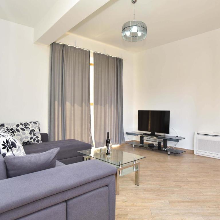 Victoria Center Apartments - Two-Bedroom Apartment with Terrace and City View - 17