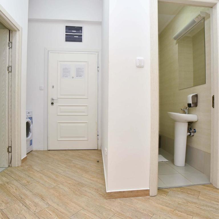 Victoria Center Apartments - Two-Bedroom Apartment with Terrace and City View - 16