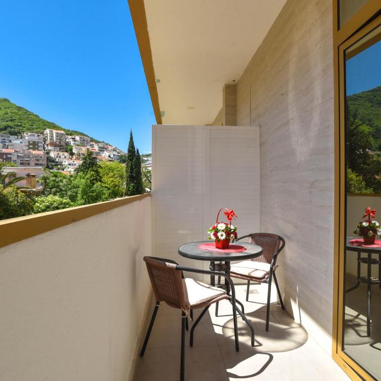 Victoria Center Apartments - Two-Bedroom Apartment with Terrace and City View - 23