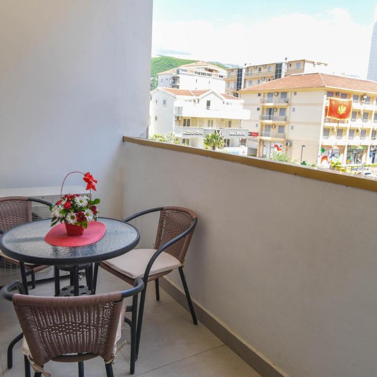 Victoria Center Apartments - Two-Bedroom Apartment with Terrace and City View - 22