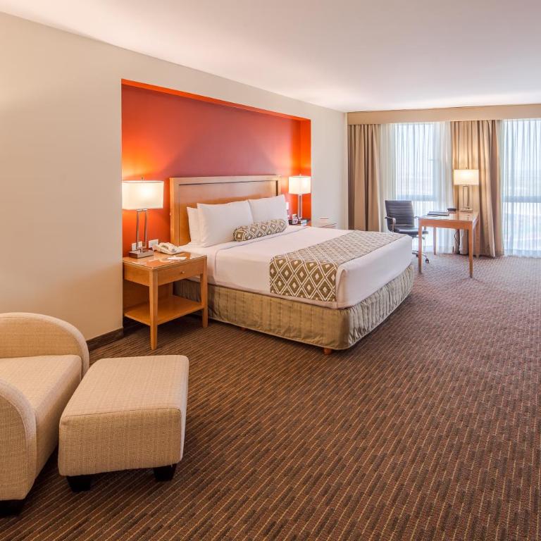 Crowne Plaza Monterrey Aeropuerto by IHG - Junior King Suite - 1
