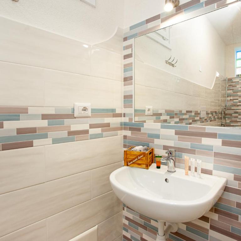 Camere Tirreno 1 - Double Room with Private Bathroom - 12