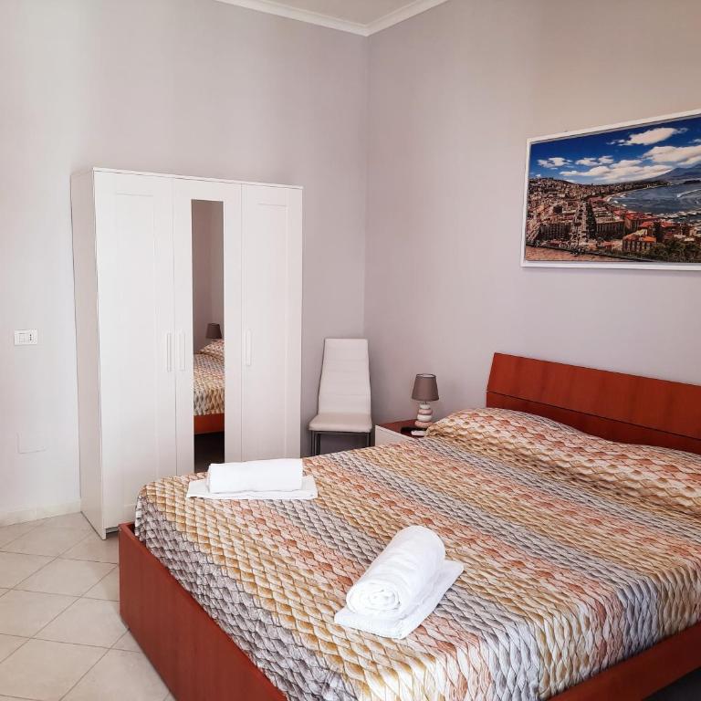 Napoli central - Double Room with Private Bathroom - 8