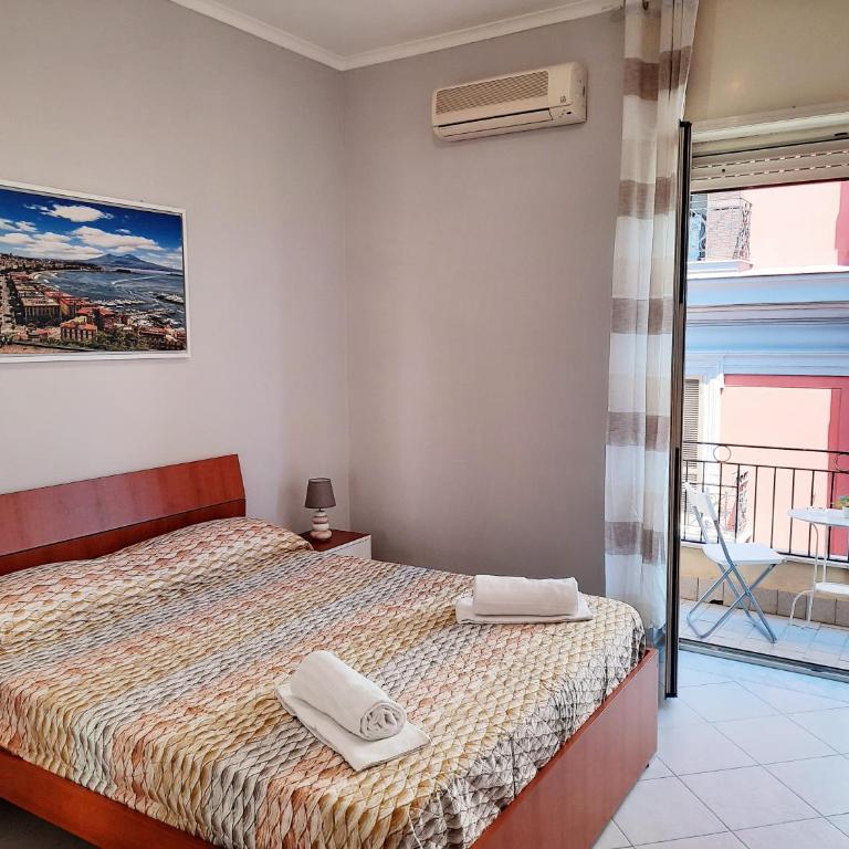 Napoli central - Double Room with Private Bathroom - 7