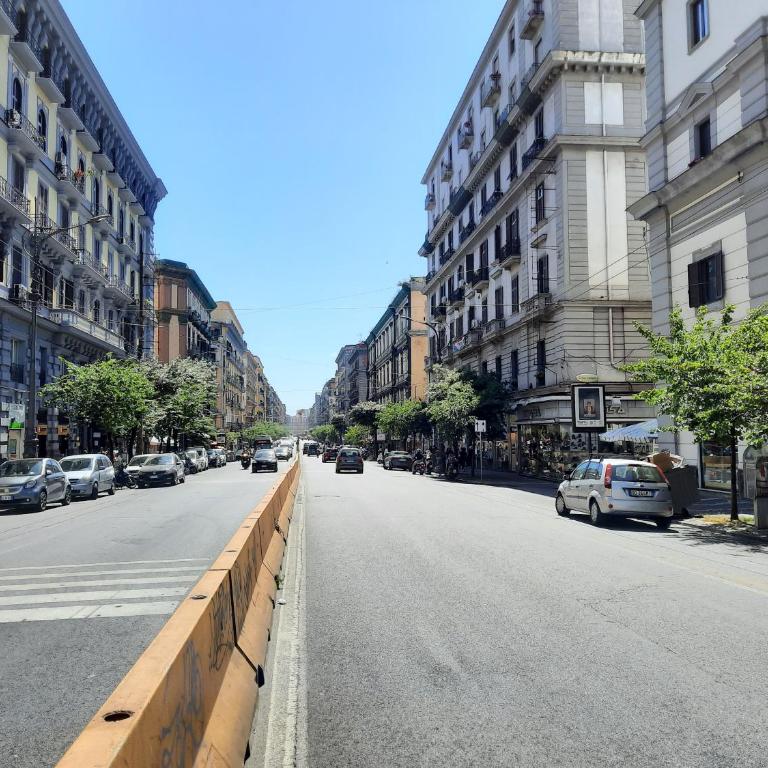 Napoli central - Double Room with Private Bathroom - 24