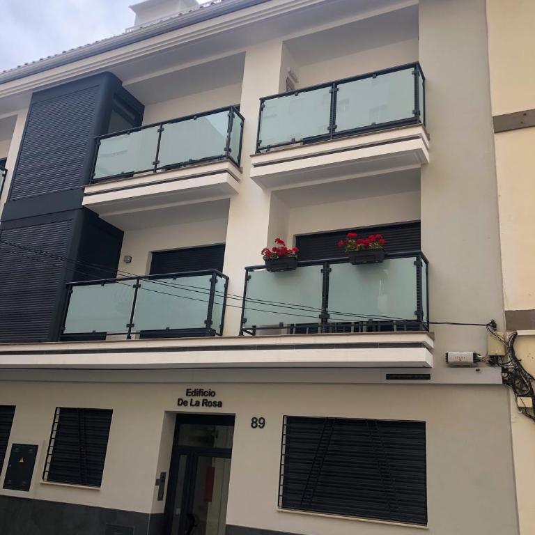 Exceptional 2 Bed Apartment a 2 Min Walk to Beach & close to Los Boliches Train - Apartamento de 2 dormitorios - 1