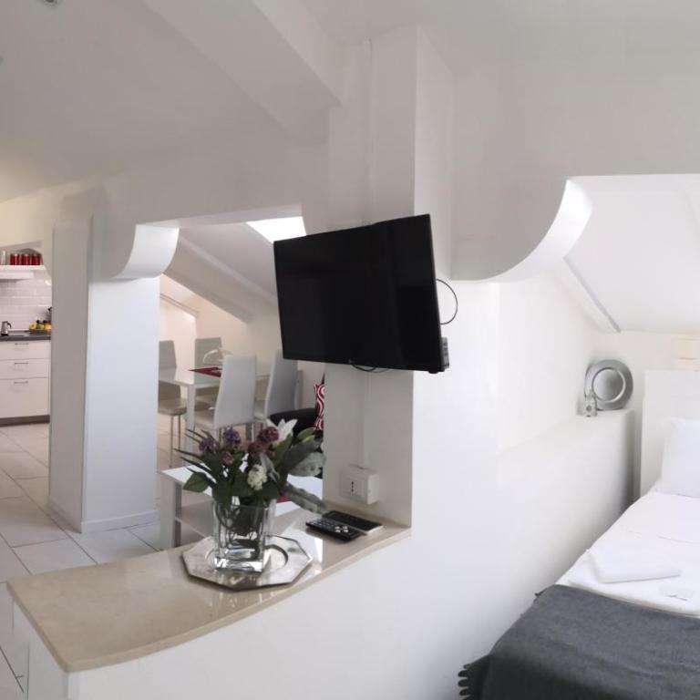 3-Tourist House Bologna-Mansarda - Self check-in - Appartamento Monolocale - 3