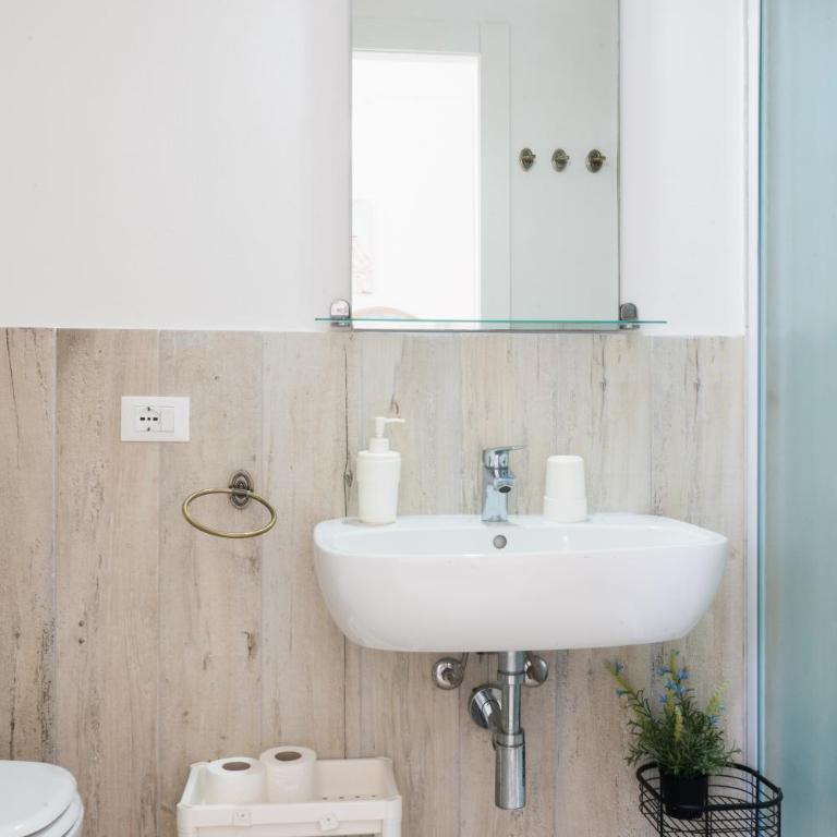 Poggiamico Guest House - Camera Matrimoniale con Bagno Privato - 10