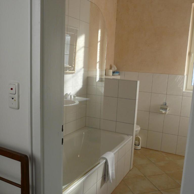 Hotel Roter Hahn - Bed & Breakfast - Großes Doppelzimmer - 1