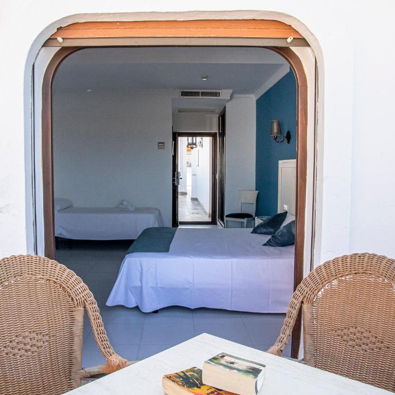 Hotel Pozo del Duque - Habitación Triple con vistas al mar - 4