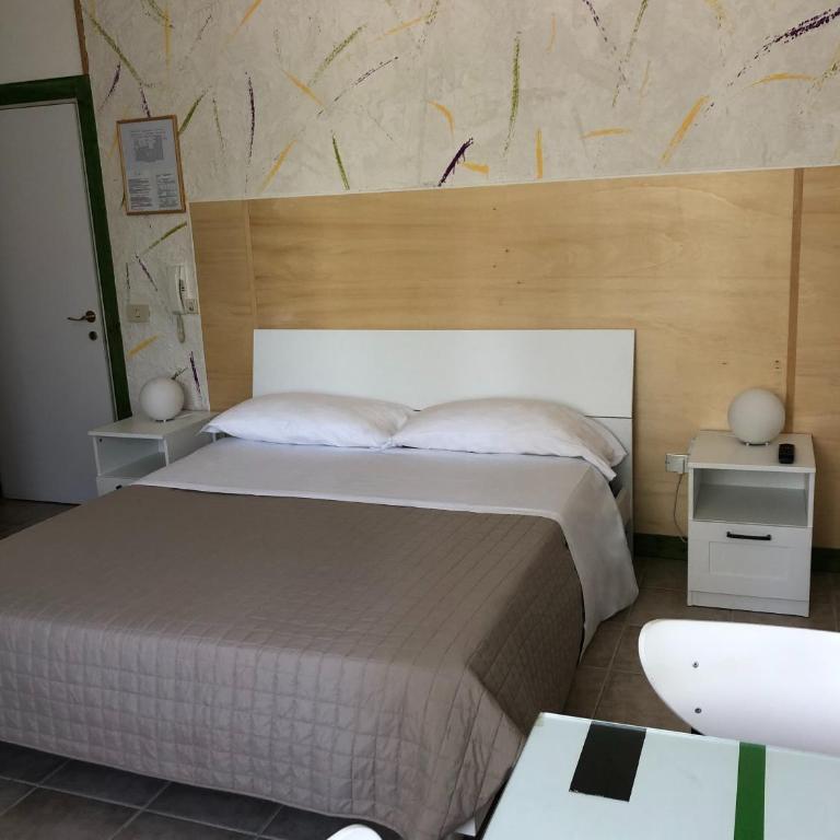 Albergo Moderno - Camera Matrimoniale/Doppia con Letti Singoli - 5