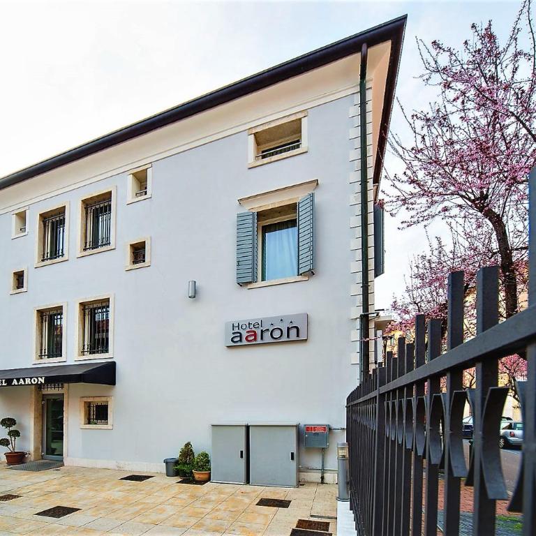 Hotel Aaron - Camera Quadrupla - 4