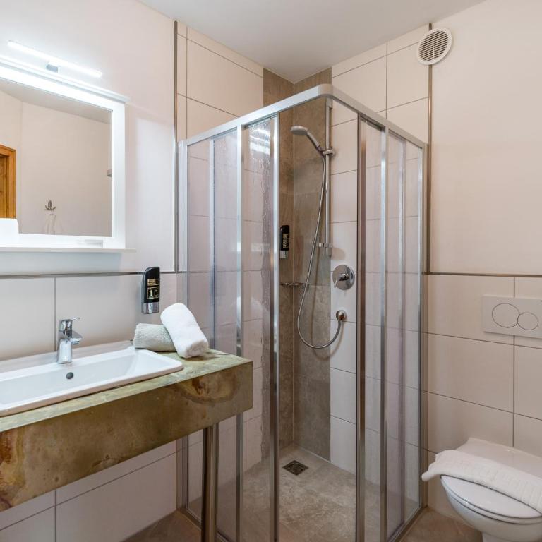 Grittlmühle Chalet Ferienwohnungen - Apartment mit 3 Schlafzimmern - Alpenrose - 11