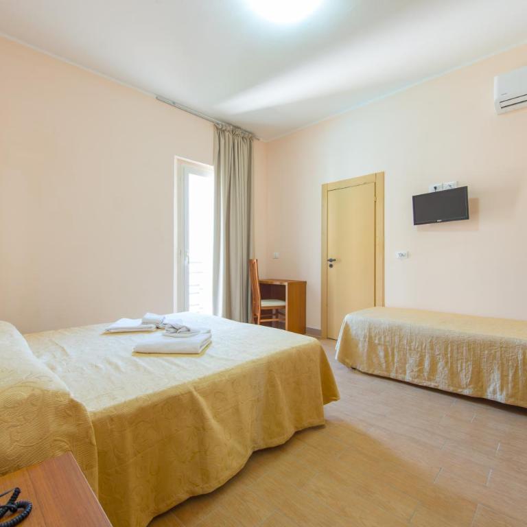 Hotel Adria Nuova - Camera Tripla con Balcone - 3