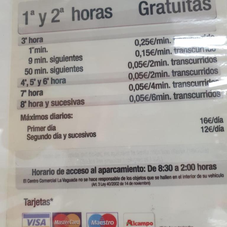 Spacious Apartment Madrid - Metro Barrio del Pilar - Three-Bedroom Apartment - 15