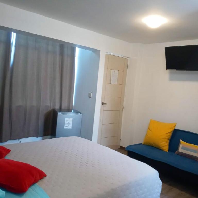 Hospedaje Nuna - Playa Huanchaco - Suite with Terrace - 2