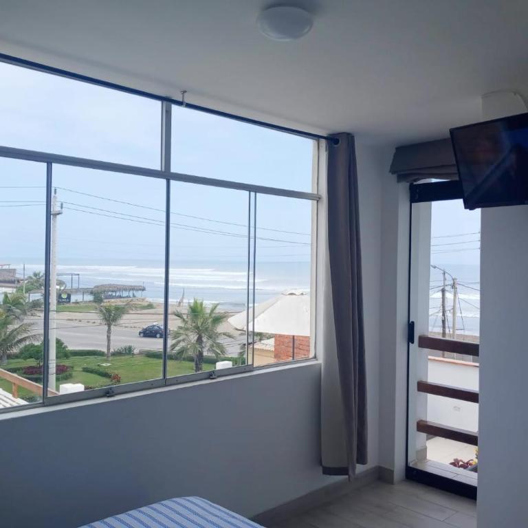 Hospedaje Nuna - Playa Huanchaco - Double Room with Sea View - 2