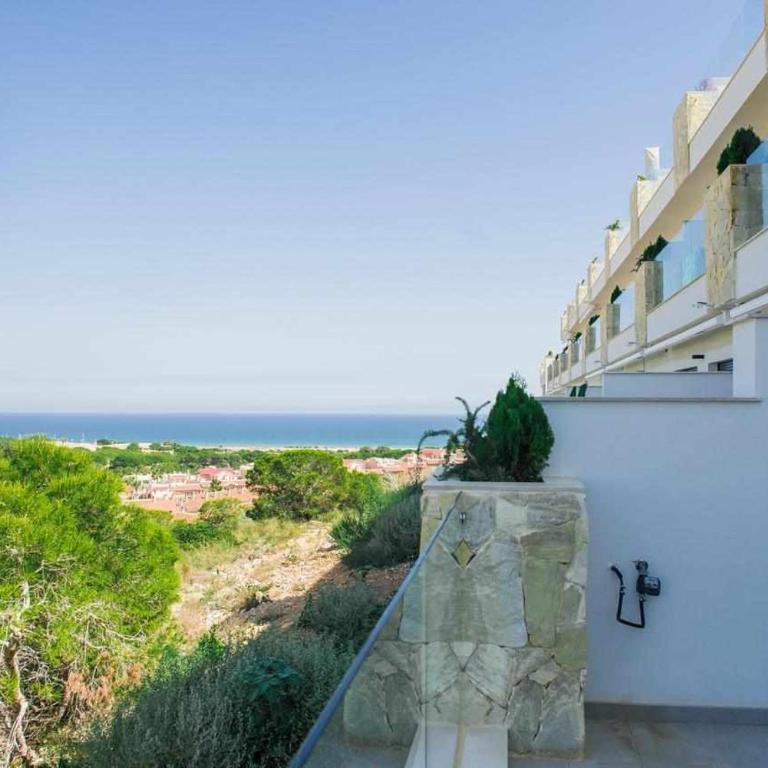 Light and Modern Sea View Apartment - Deluxe Apartment with Sea View - 3