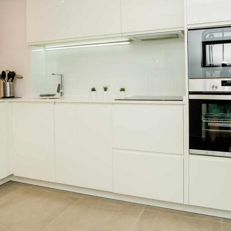 Light and Modern Sea View Apartment - Deluxe Apartment with Sea View - 9