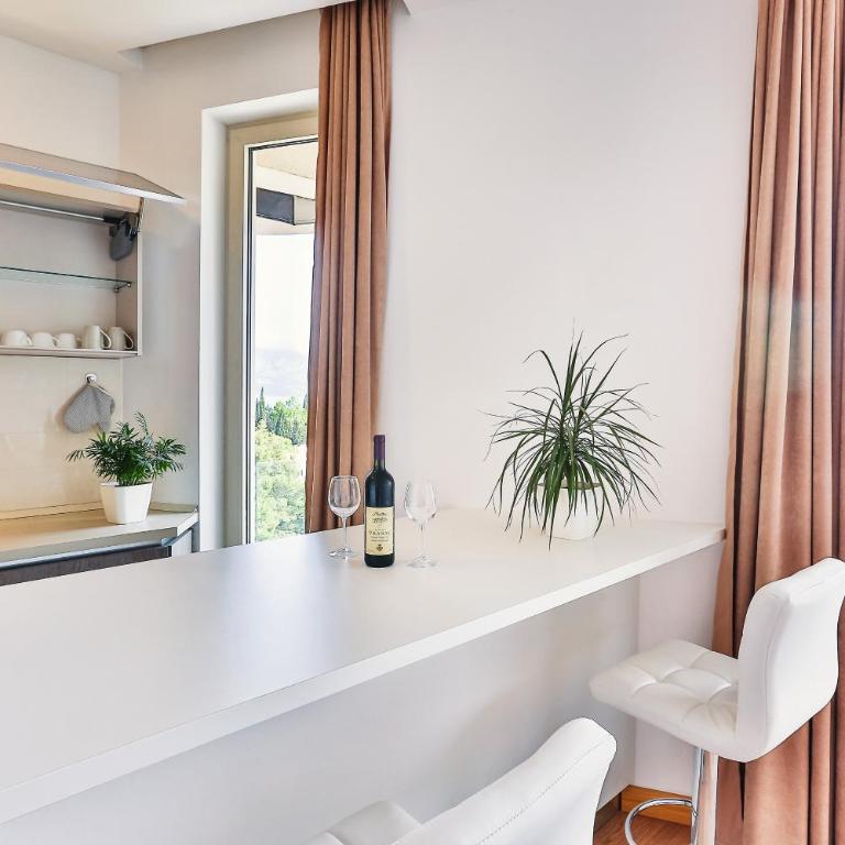 Lux Panorama - One-Bedroom Apartment - 8