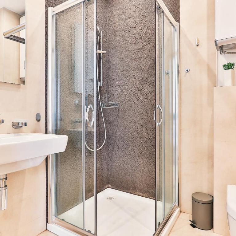 Lux Panorama - One-Bedroom Apartment - 11