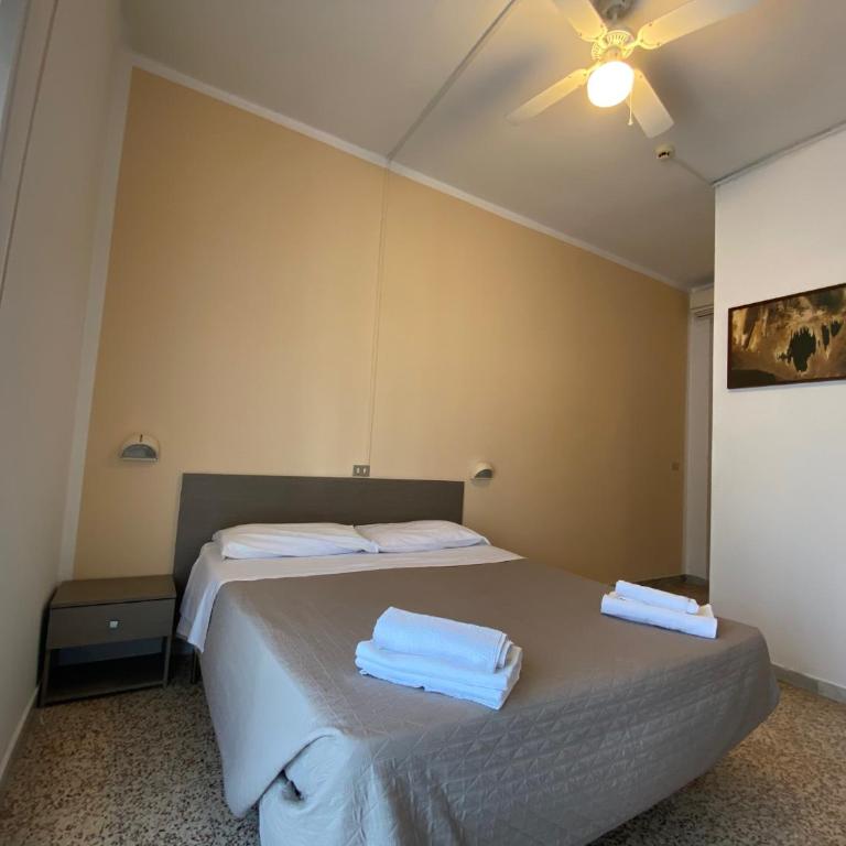 Hotel Britta - Camera Matrimoniale/Doppia con Letti Singoli con Balcone - 4