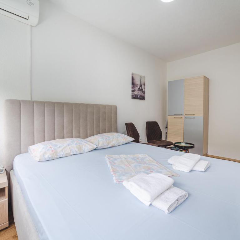 Top-Top - One-Bedroom Apartment - 3