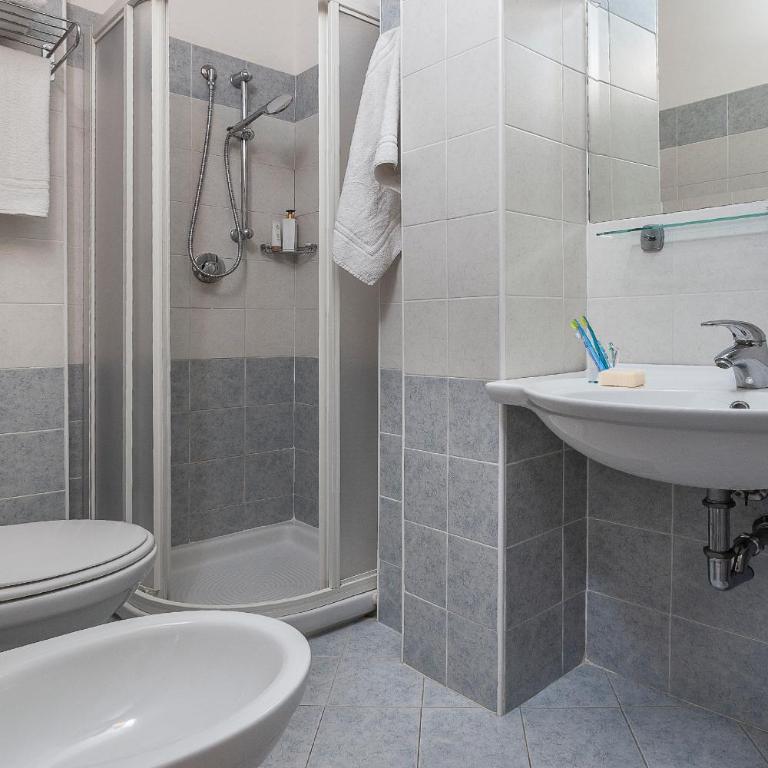 Hotel Pacific - Comfort Triple Room - 3