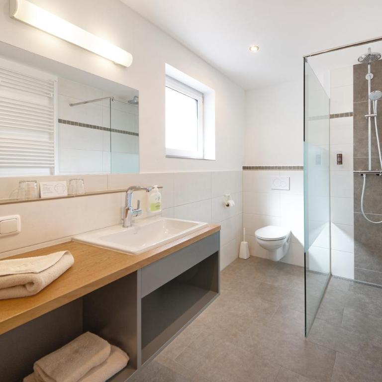 Hotel garni Alpengruss - Doppelzimmer mit Balkon - 8