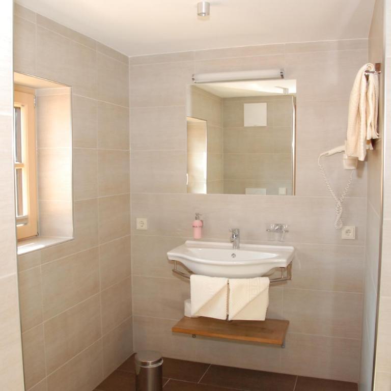Hotel Gasthof Erbhof Anderlhof - Doppelzimmer mit Balkon - 1