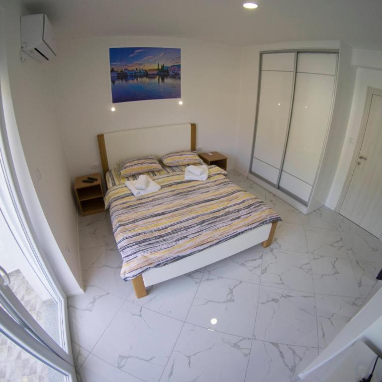 Lea - Queen Room - 13
