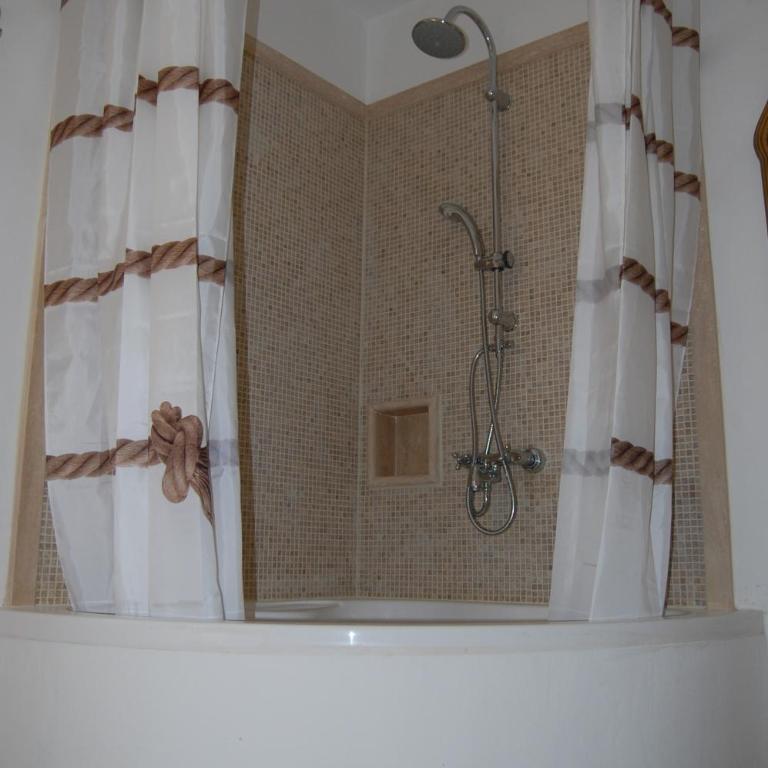 Arena Alfieri B&B - Camera Matrimoniale con Bagno Privato Esterno - 12