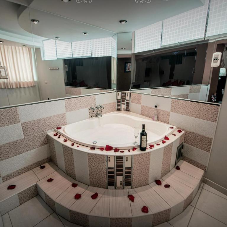Hostal Spring - Suite con bañera de hidromasaje - 5