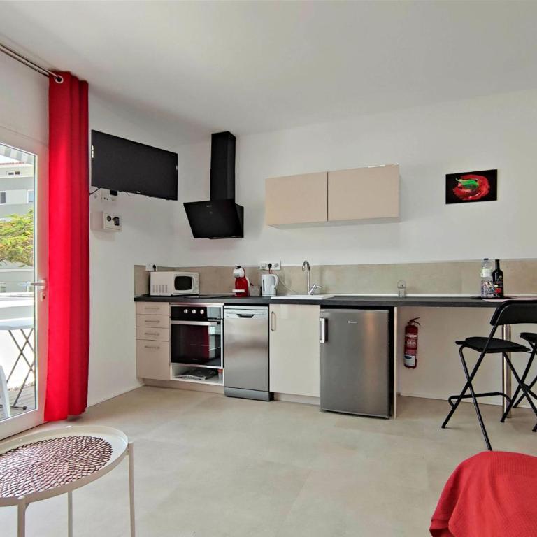 Fantastico 1 - Balcony, free parking, air conditioning, free Netflix, BBQ - Estudio - 3