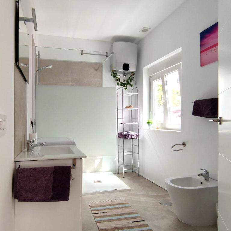 Fantastico 1 - Balcony, free parking, air conditioning, free Netflix, BBQ - Estudio - 5