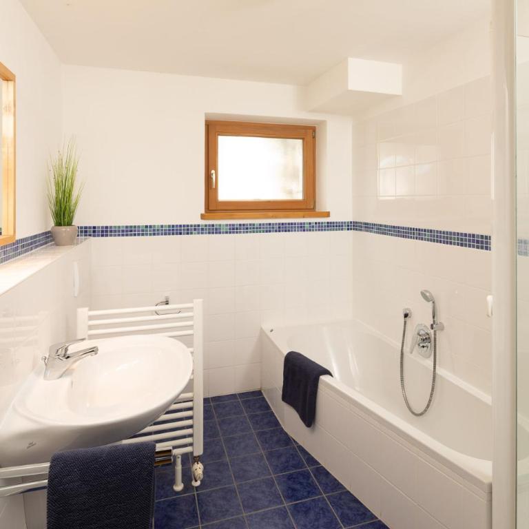 "Haus Bellevue" - Annehmlichkeiten von 4-Sterne Familien-und Wellnesshotel Viktoria nebenan können mitgenutzt werden - Apartment - Erdgeschoss - 2