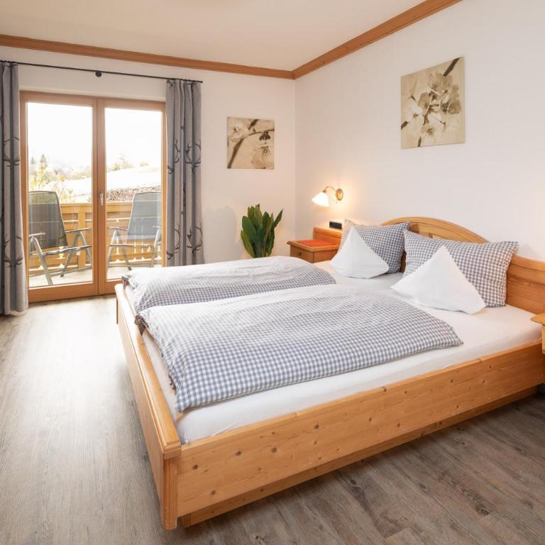 "Ferienwohnung Anna" - Annehmlichkeiten von 4-Sterne Familien-und Wellnesshotel Viktoria können mitgenutzt werden - Apartment mit 1 Schlafzimmer - 2