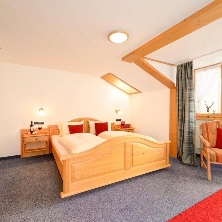"Ferienwohnung Anna" - Annehmlichkeiten von 4-Sterne Familien-und Wellnesshotel Viktoria können mitgenutzt werden - Apartment mit Balkon - 4