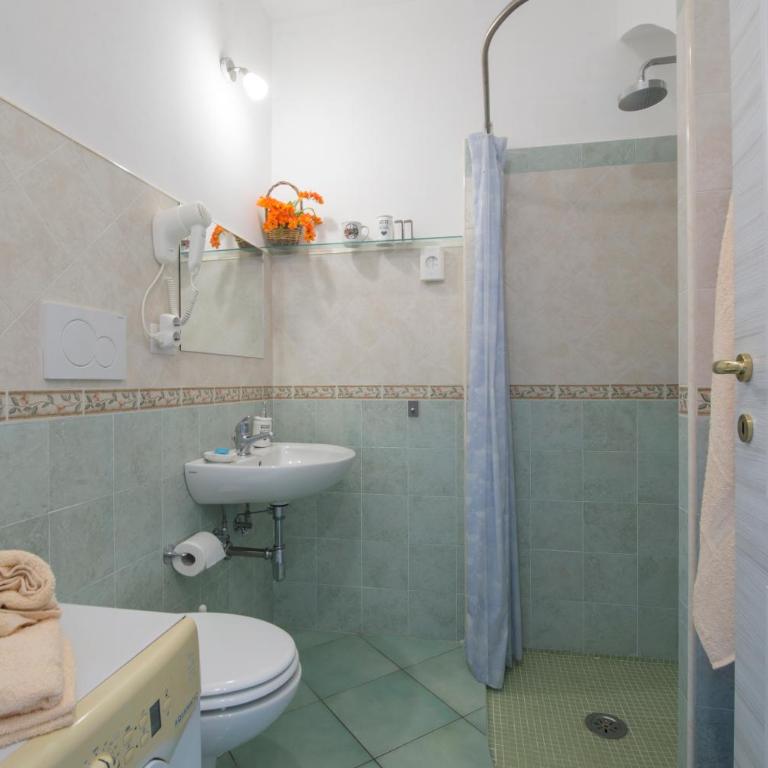Giovanni's House - Camera Tripla con Bagno Privato - 6