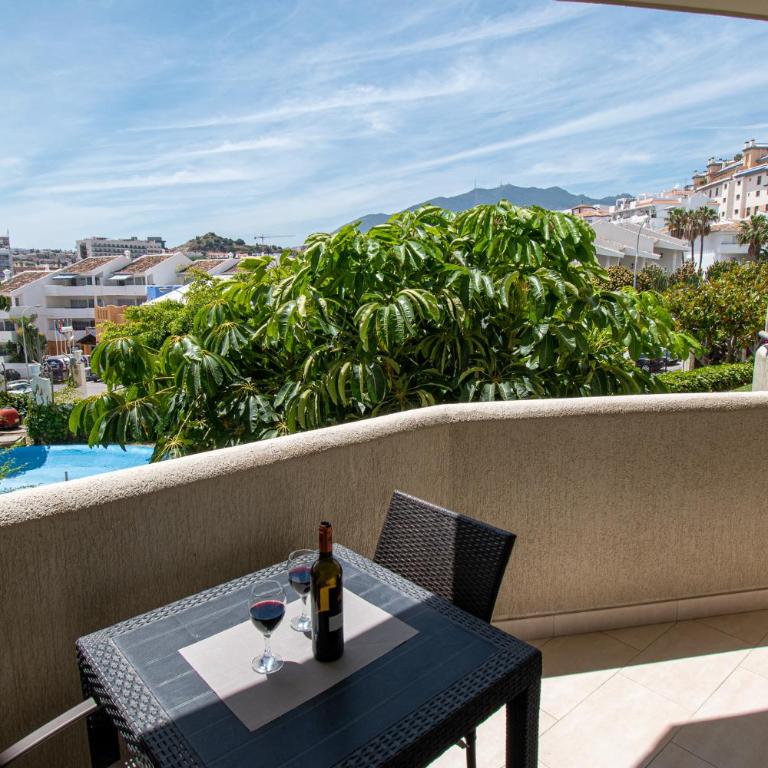 BENAL BEACH Superb Beach front 1 Bedroom Apartment, Sleeps 5 - Apartamento de 1 dormitorio - 1