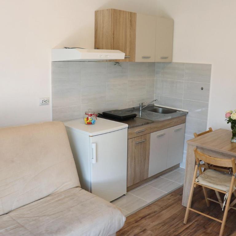 Zeleno srce - Apartment with Balcony - 18