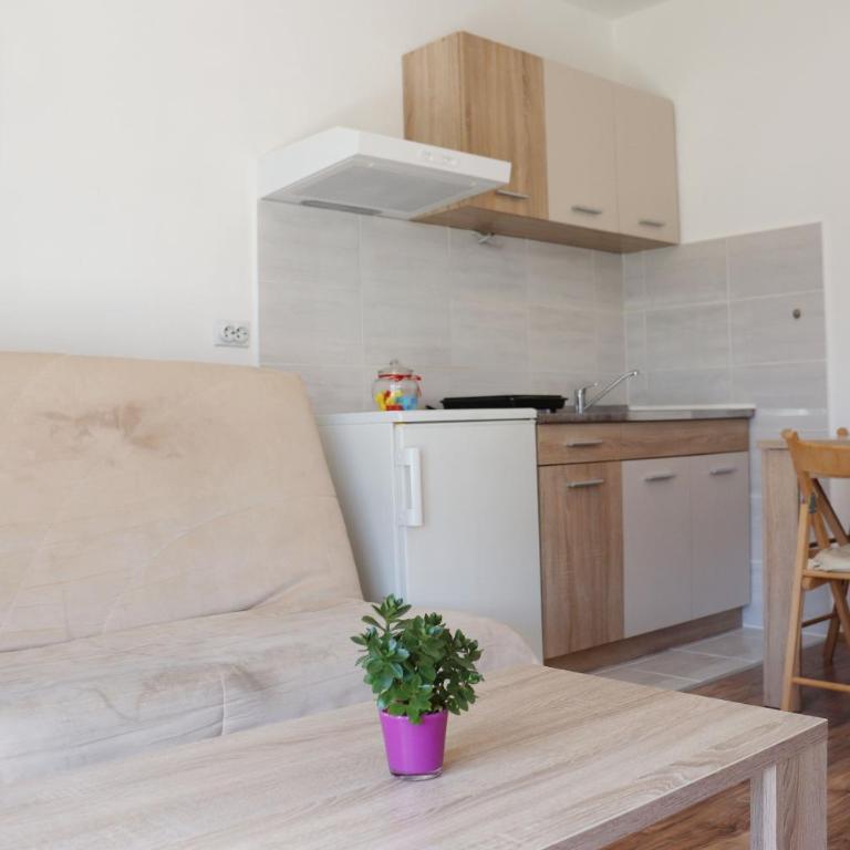 Zeleno srce - Apartment with Balcony - 19