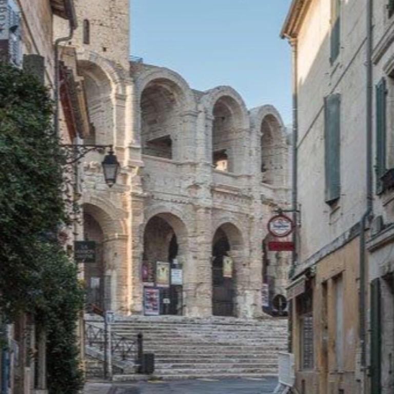 Studio climatisé avec balcon face aux arènes d'Arles - Estudio con balcón - 10