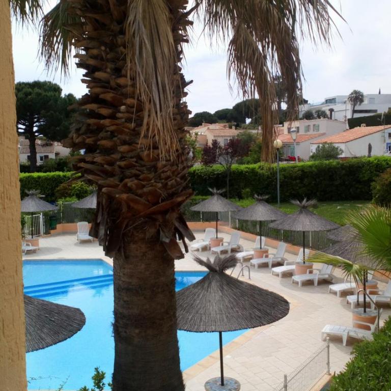 Brit Hotel Confort Hélios Agde - Chambre Double Exclusive - Piscine Chauffée et Parking Gratuit - 1
