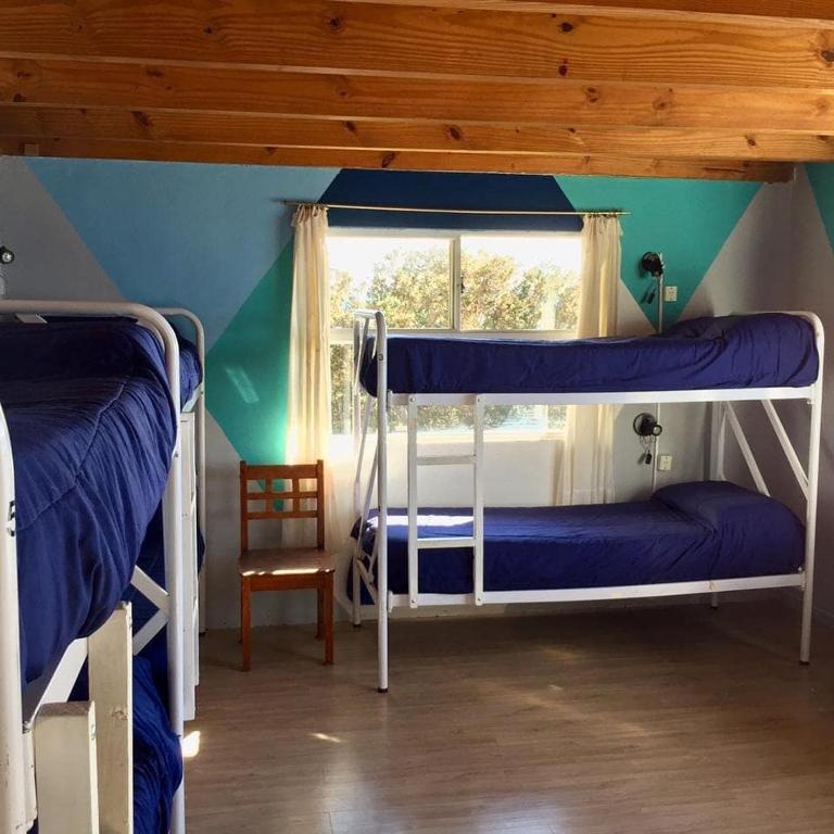 Berkana hostel Bariloche - Cama en habitación compartida mixta de 8 camas con vistas al lago - 1