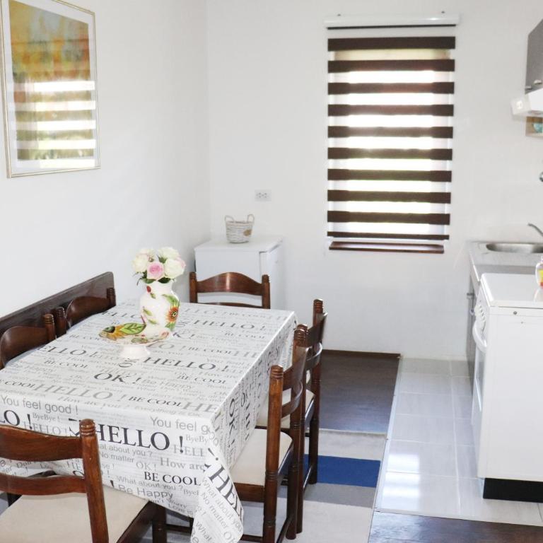 Zeleno srce - Apartment with Balcony - 32